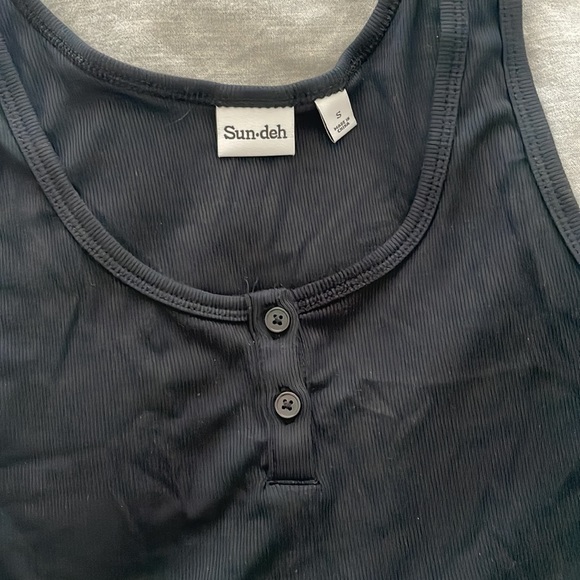 Crop top - Picture 3 of 3